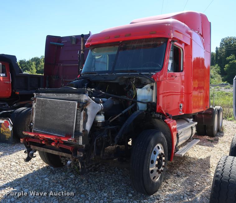 image for item DD1625 2005 Freightliner Columbia CL120 semi truck