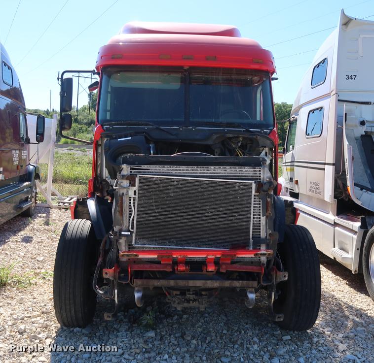image for item DD1625 2005 Freightliner Columbia CL120 semi truck