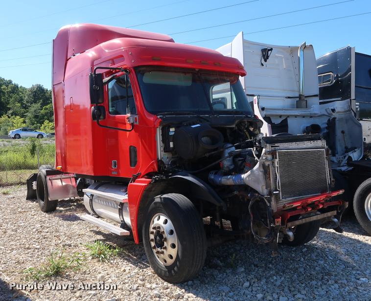 image for item DD1625 2005 Freightliner Columbia CL120 semi truck