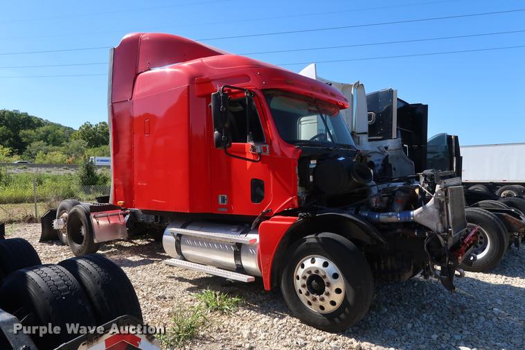 image for item DD1625 2005 Freightliner Columbia CL120 semi truck