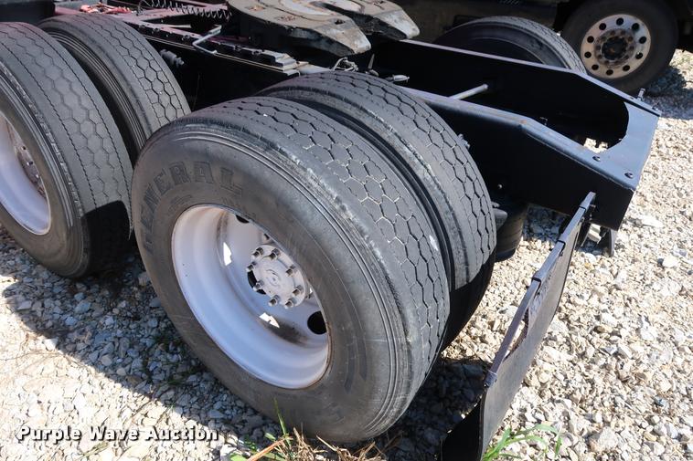 image for item DD1625 2005 Freightliner Columbia CL120 semi truck