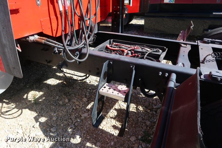 image for item DD1625 2005 Freightliner Columbia CL120 semi truck