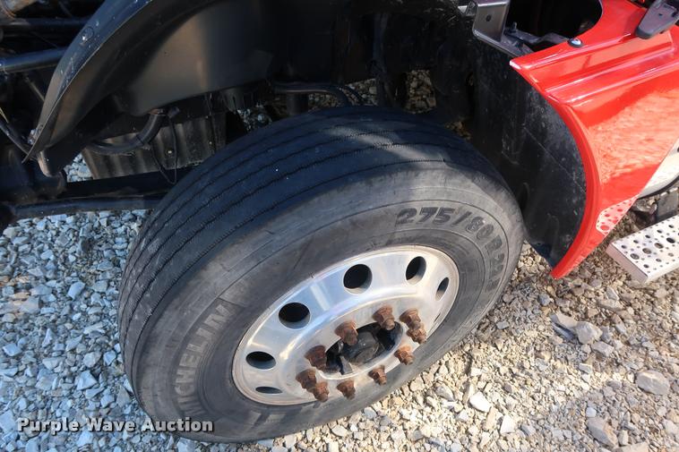 image for item DD1625 2005 Freightliner Columbia CL120 semi truck