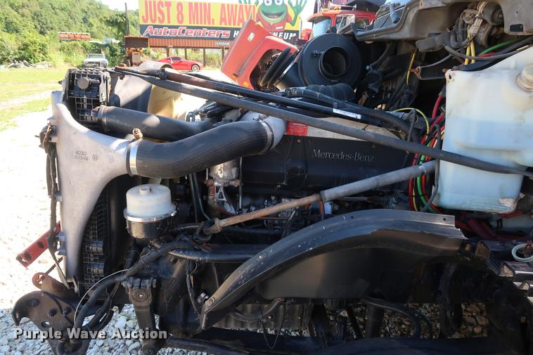 image for item DD1625 2005 Freightliner Columbia CL120 semi truck