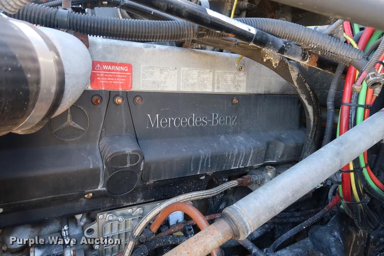 image for item DD1625 2005 Freightliner Columbia CL120 semi truck