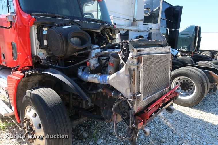 image for item DD1625 2005 Freightliner Columbia CL120 semi truck