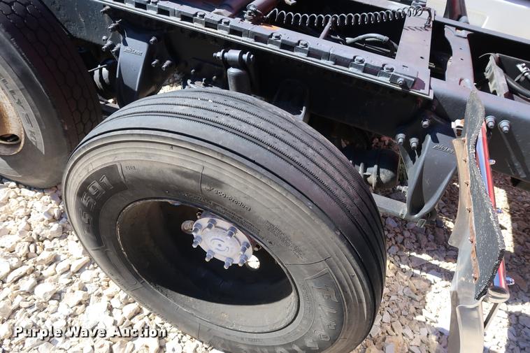 image for item DD1625 2005 Freightliner Columbia CL120 semi truck