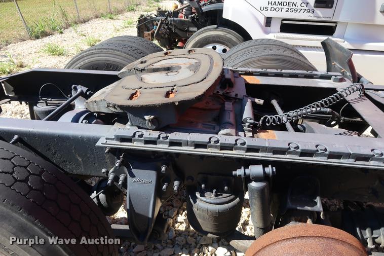 image for item DD1625 2005 Freightliner Columbia CL120 semi truck