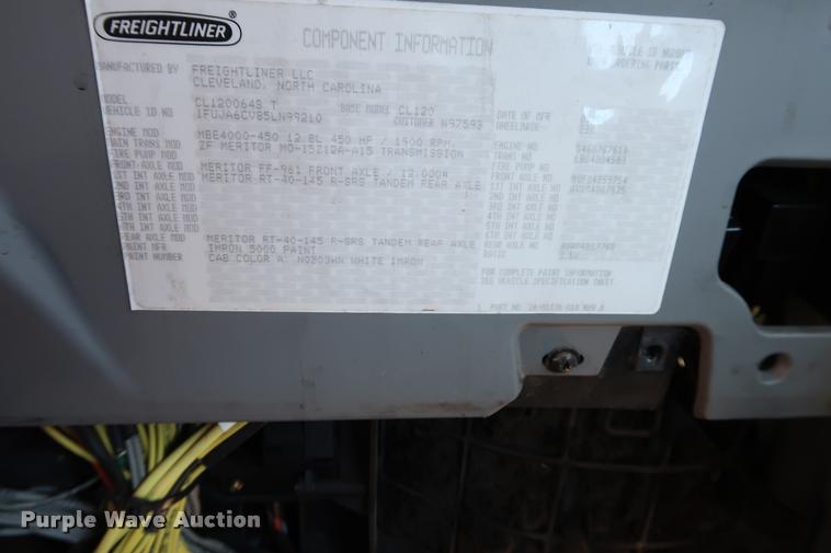 image for item DD1625 2005 Freightliner Columbia CL120 semi truck