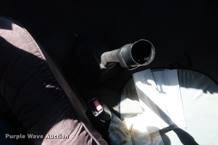 image for item DD1626 2003 Volvo VNL semi truck