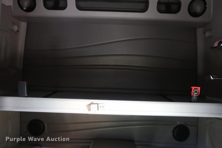 image for item DD1626 2003 Volvo VNL semi truck