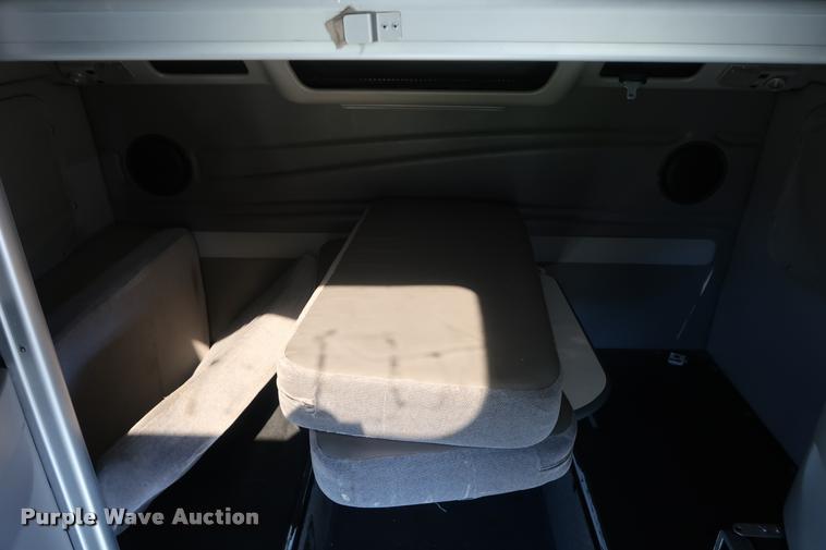 image for item DD1626 2003 Volvo VNL semi truck