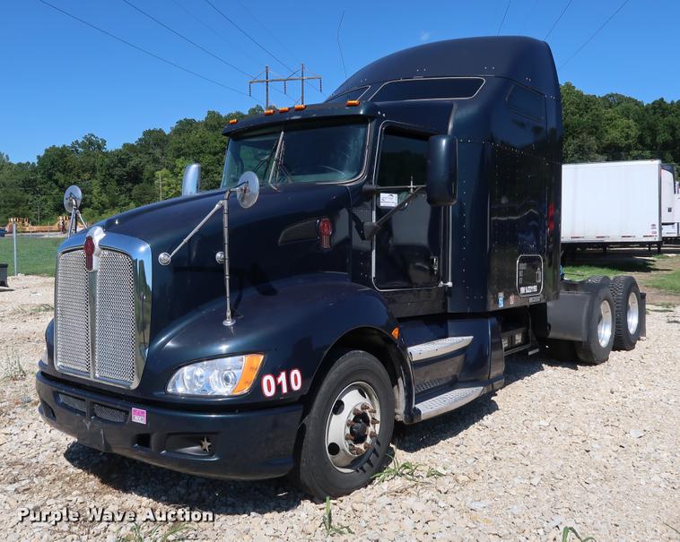 image for item DD1630 2009 Kenworth T660 semi truck