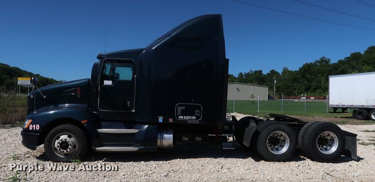 image for item DD1630 2009 Kenworth T660 semi truck