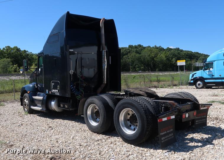 image for item DD1630 2009 Kenworth T660 semi truck