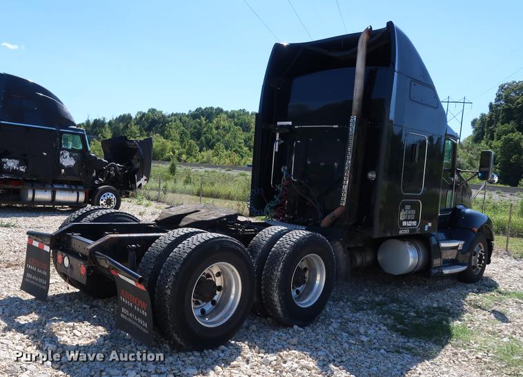 image for item DD1630 2009 Kenworth T660 semi truck