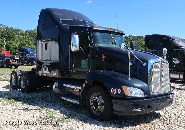 image for item DD1630 2009 Kenworth T660 semi truck