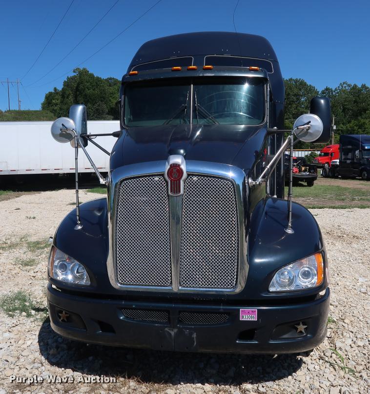 image for item DD1630 2009 Kenworth T660 semi truck