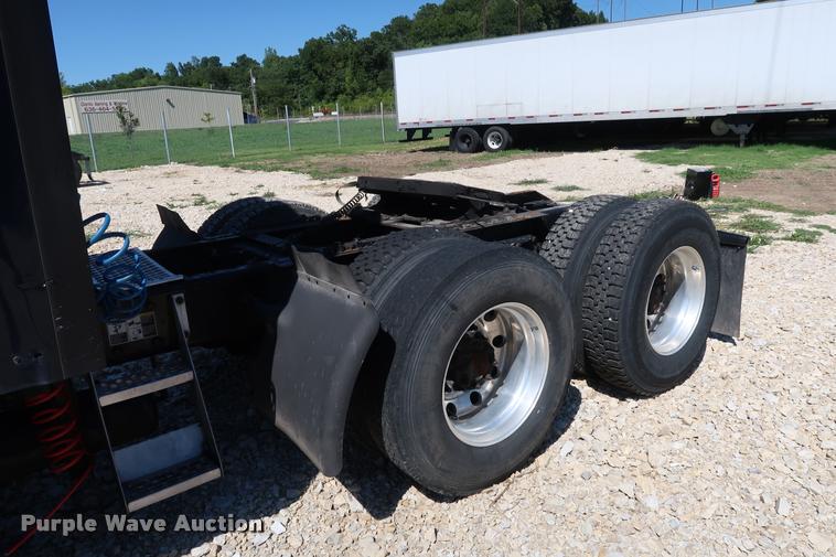 image for item DD1630 2009 Kenworth T660 semi truck