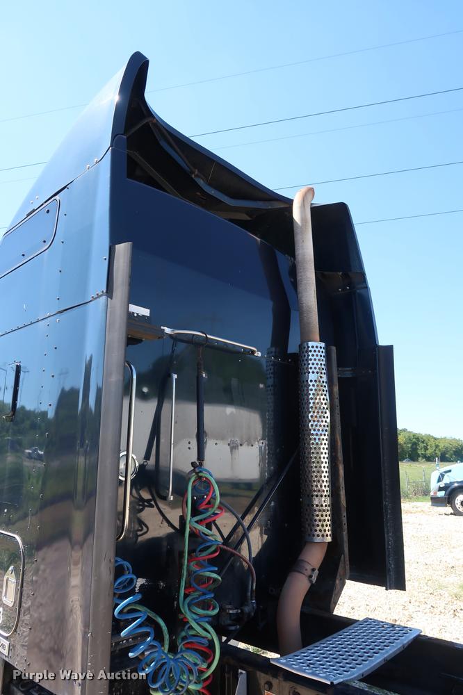 image for item DD1630 2009 Kenworth T660 semi truck