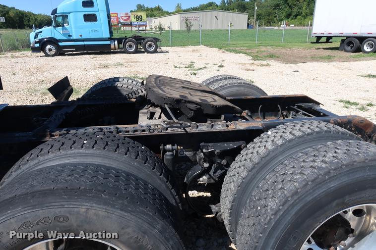 image for item DD1630 2009 Kenworth T660 semi truck