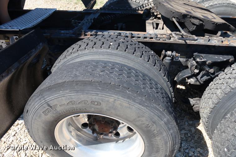 image for item DD1630 2009 Kenworth T660 semi truck