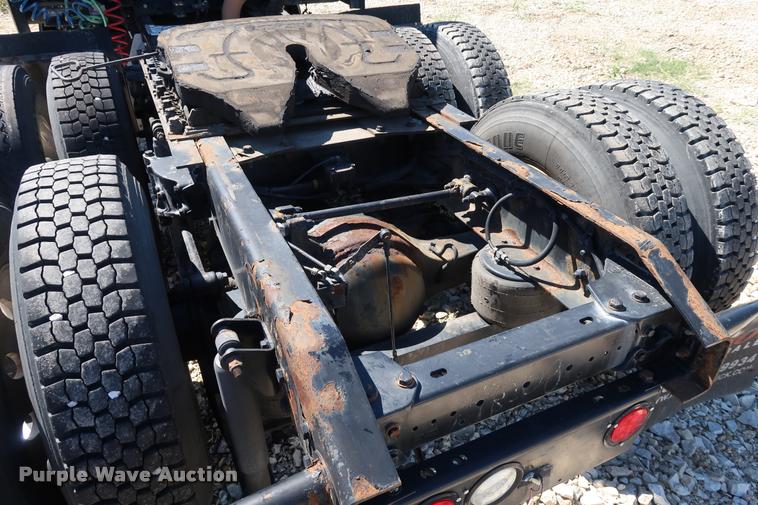 image for item DD1630 2009 Kenworth T660 semi truck