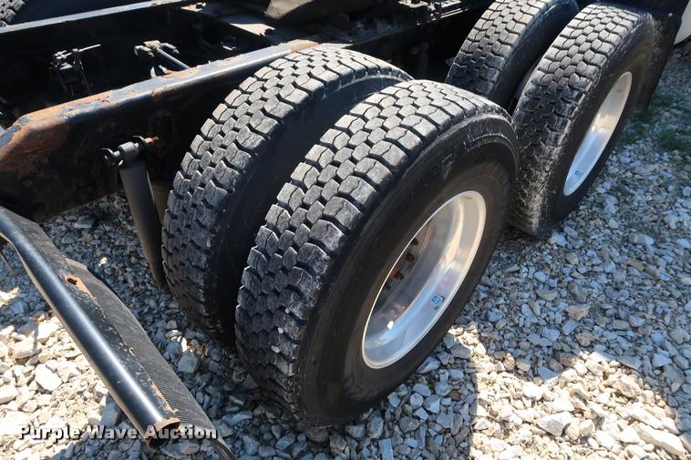 image for item DD1630 2009 Kenworth T660 semi truck