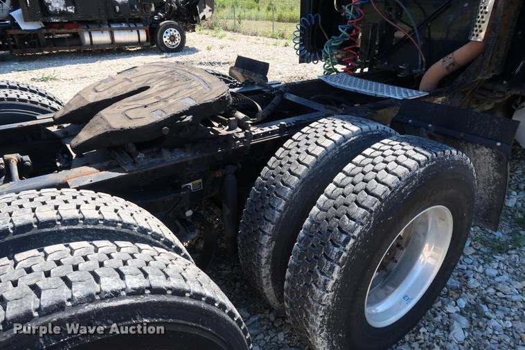 image for item DD1630 2009 Kenworth T660 semi truck