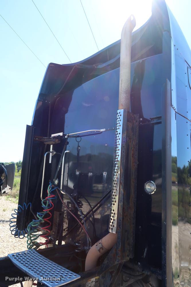 image for item DD1630 2009 Kenworth T660 semi truck