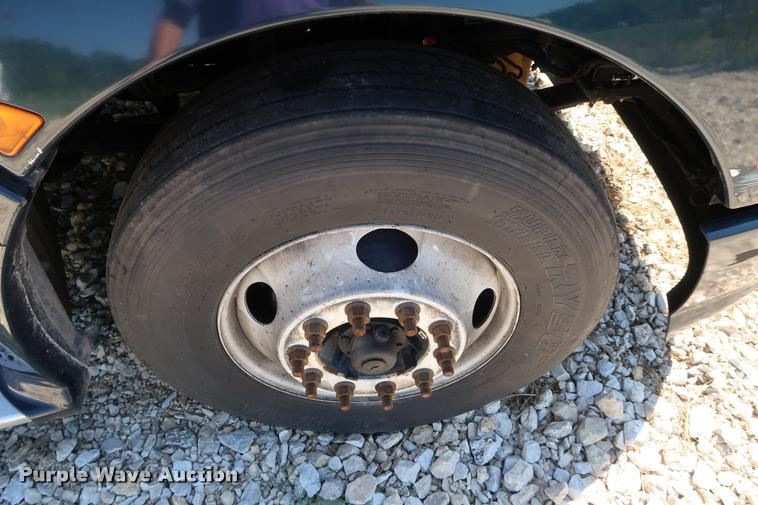 image for item DD1630 2009 Kenworth T660 semi truck