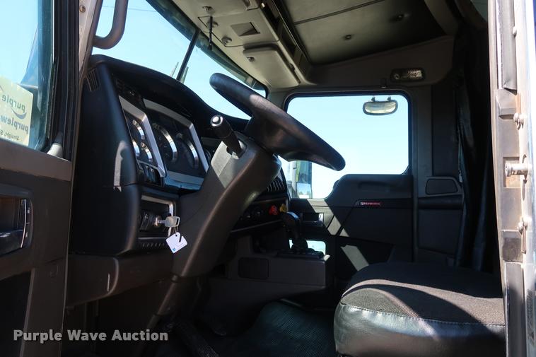 image for item DD1630 2009 Kenworth T660 semi truck