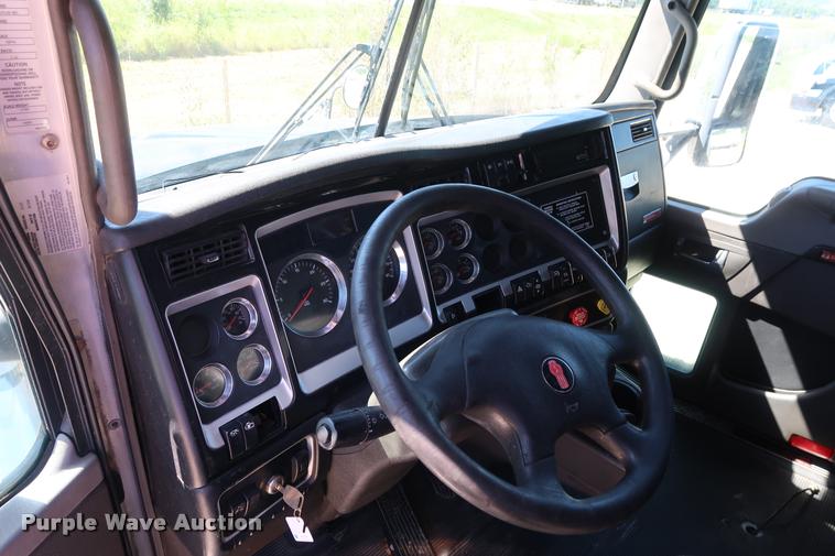 image for item DD1630 2009 Kenworth T660 semi truck