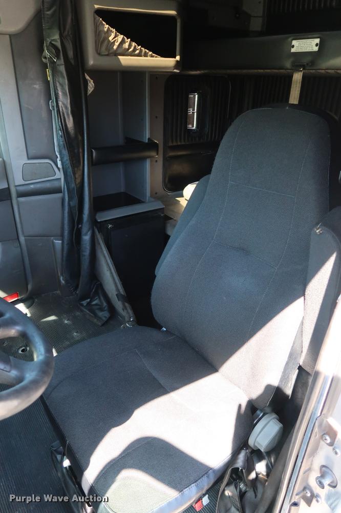 image for item DD1630 2009 Kenworth T660 semi truck