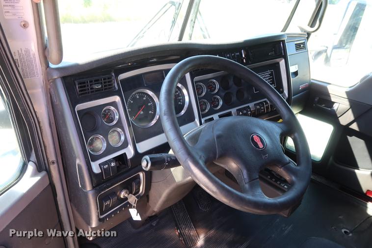 image for item DD1630 2009 Kenworth T660 semi truck