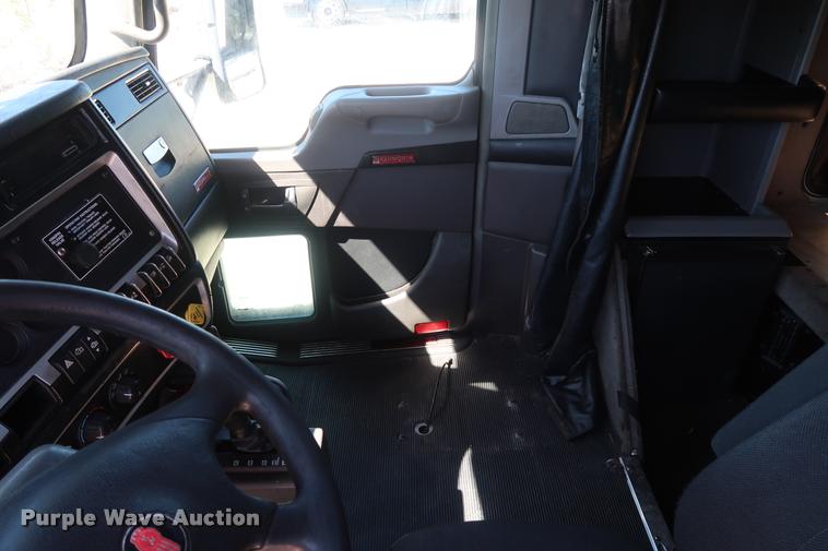 image for item DD1630 2009 Kenworth T660 semi truck