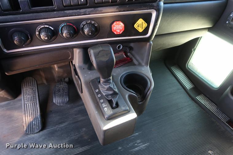 image for item DD1630 2009 Kenworth T660 semi truck