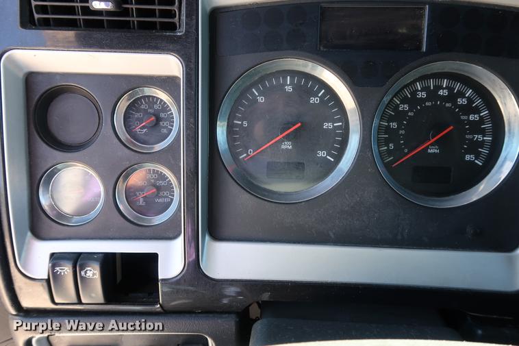 image for item DD1630 2009 Kenworth T660 semi truck