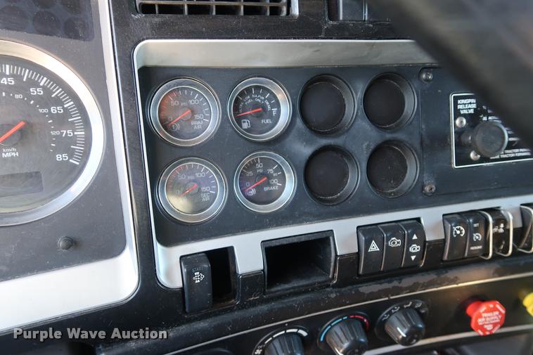 image for item DD1630 2009 Kenworth T660 semi truck