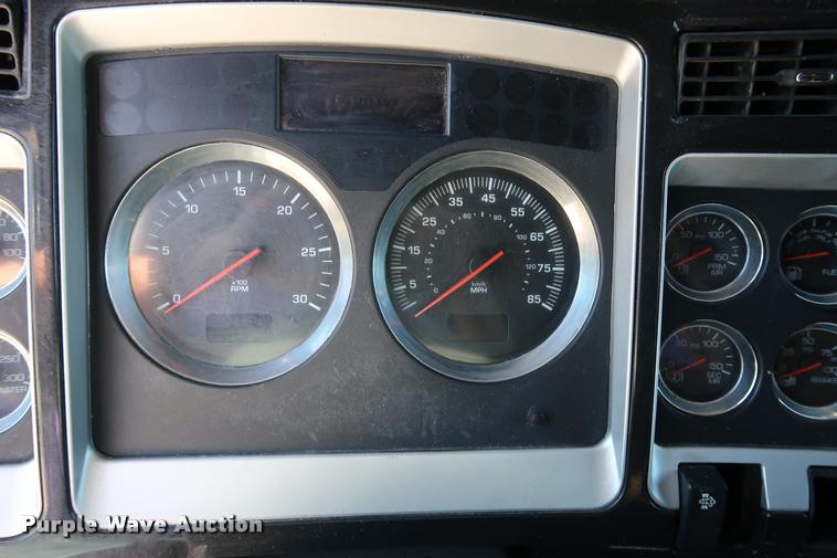 image for item DD1630 2009 Kenworth T660 semi truck