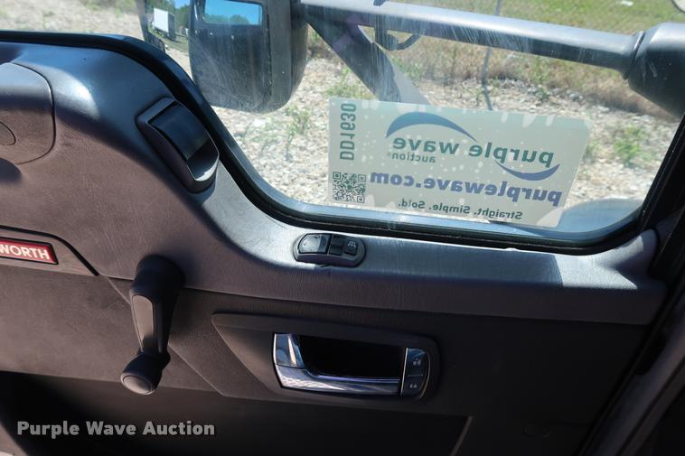 image for item DD1630 2009 Kenworth T660 semi truck