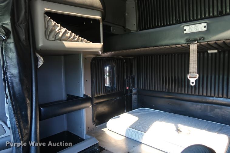 image for item DD1630 2009 Kenworth T660 semi truck