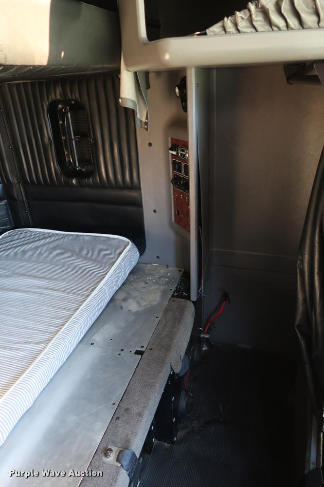 image for item DD1630 2009 Kenworth T660 semi truck