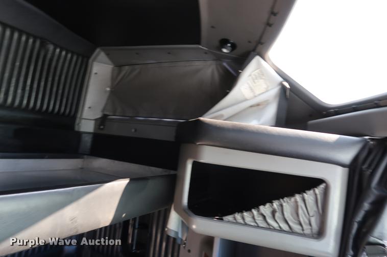 image for item DD1630 2009 Kenworth T660 semi truck