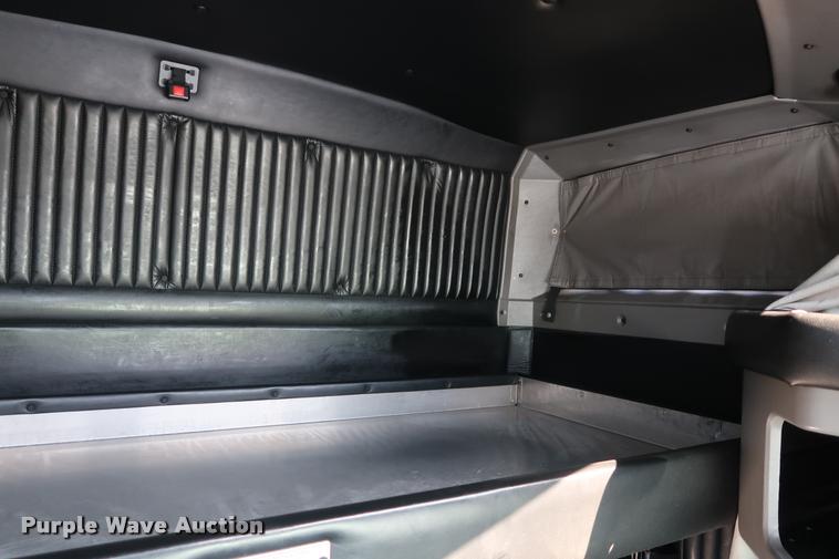 image for item DD1630 2009 Kenworth T660 semi truck