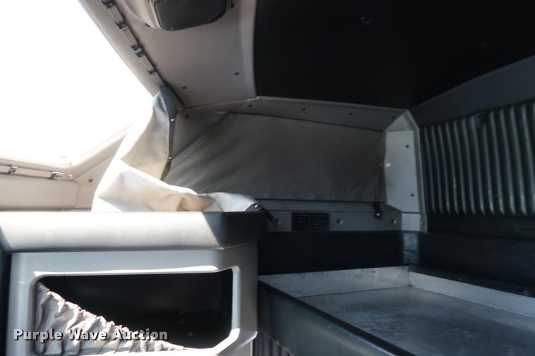 image for item DD1630 2009 Kenworth T660 semi truck