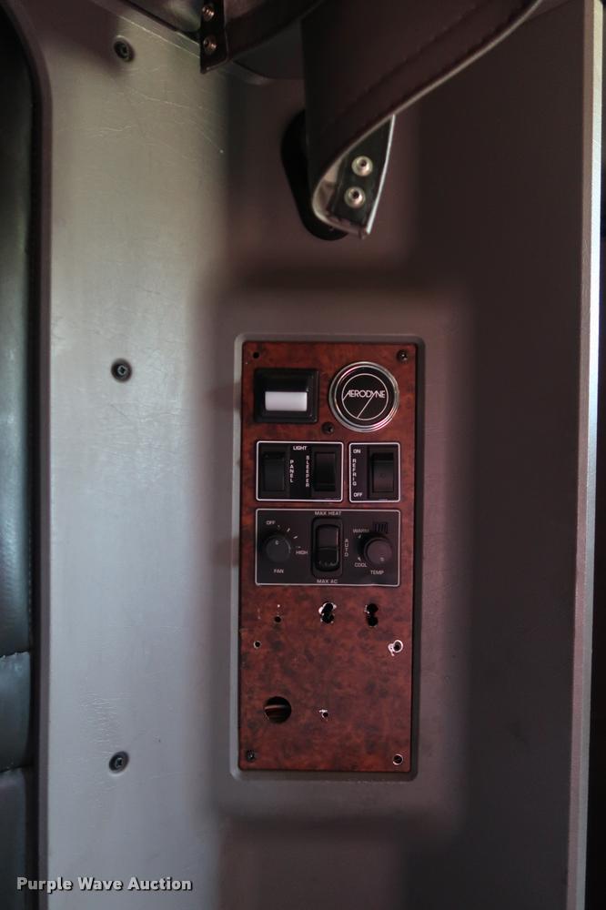 image for item DD1630 2009 Kenworth T660 semi truck