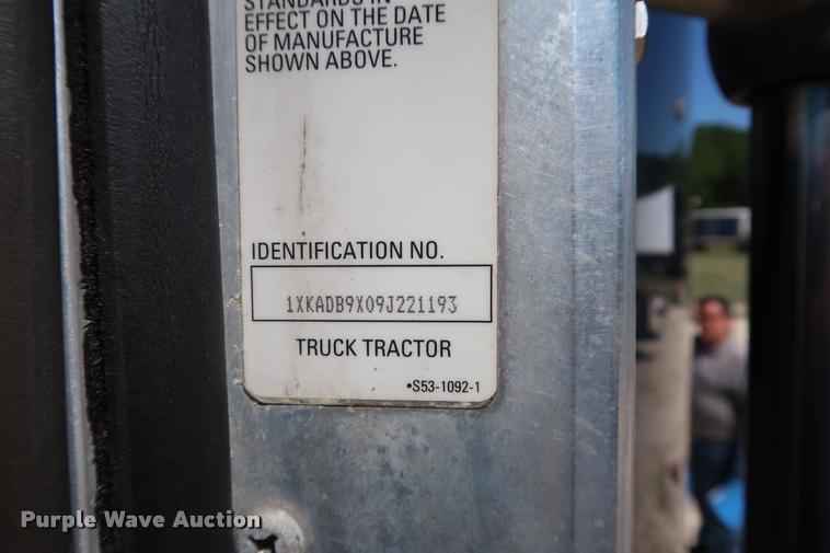 image for item DD1630 2009 Kenworth T660 semi truck