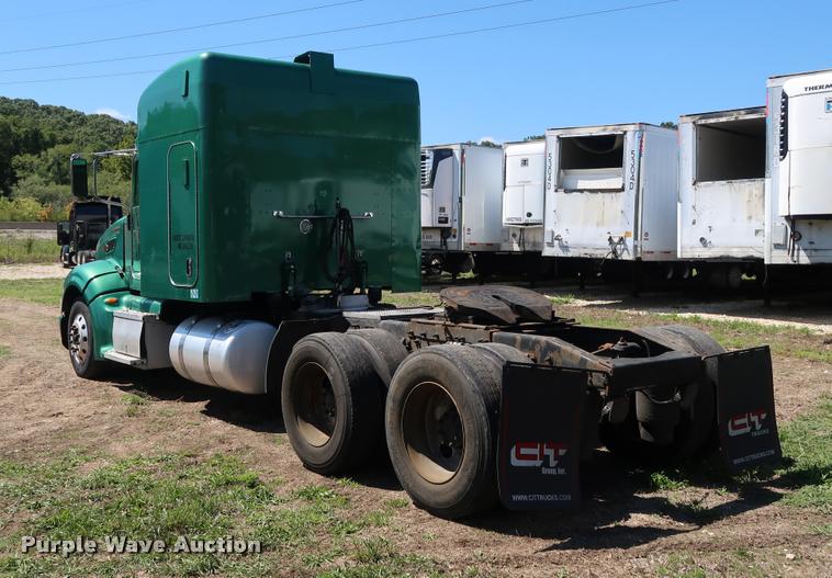 image for item DD1631 2009 Peterbilt 386 semi truck
