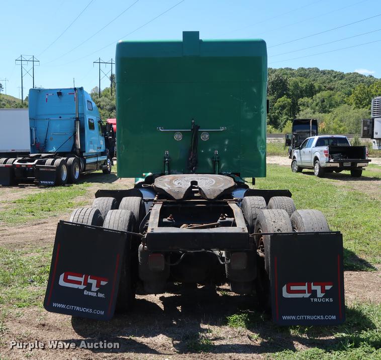 image for item DD1631 2009 Peterbilt 386 semi truck